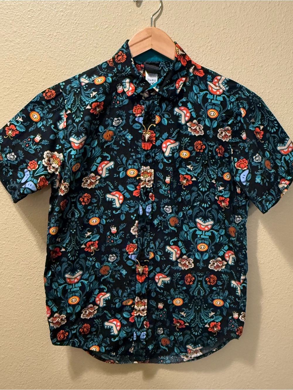 Men’s XS Super Mario Nintendo 100% Cotton Multicolor Floral Button Up Shirt
